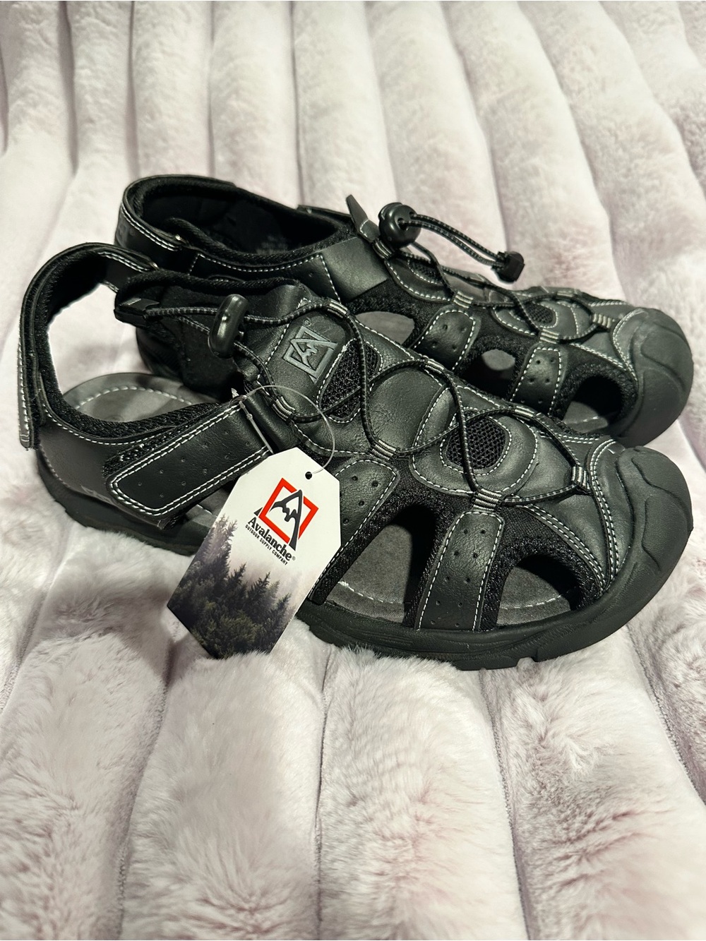 10.5 Men’s Avalanche Black Closed-Toe Bungee Sandals